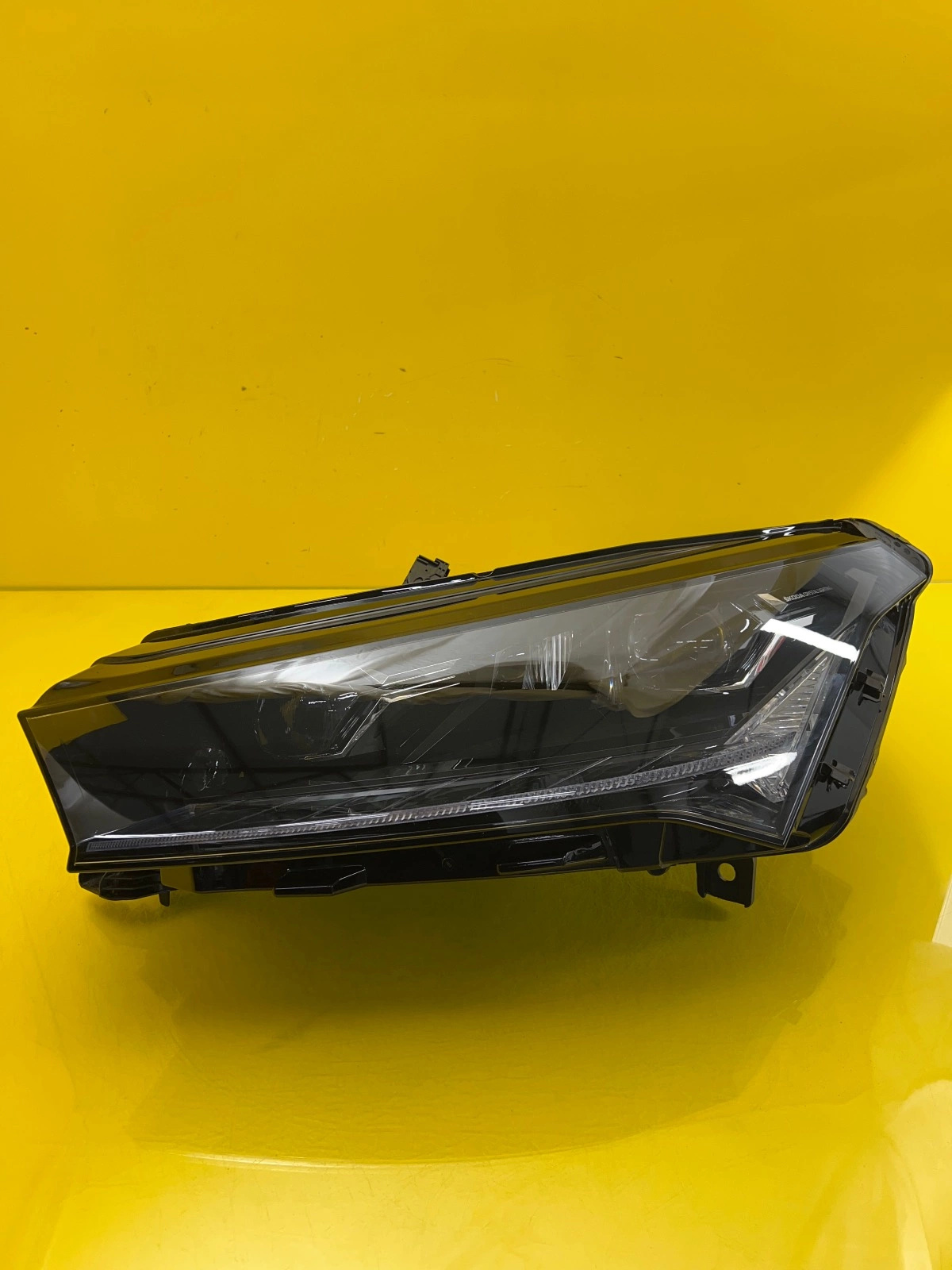 Far Skoda Enyaq Full LED