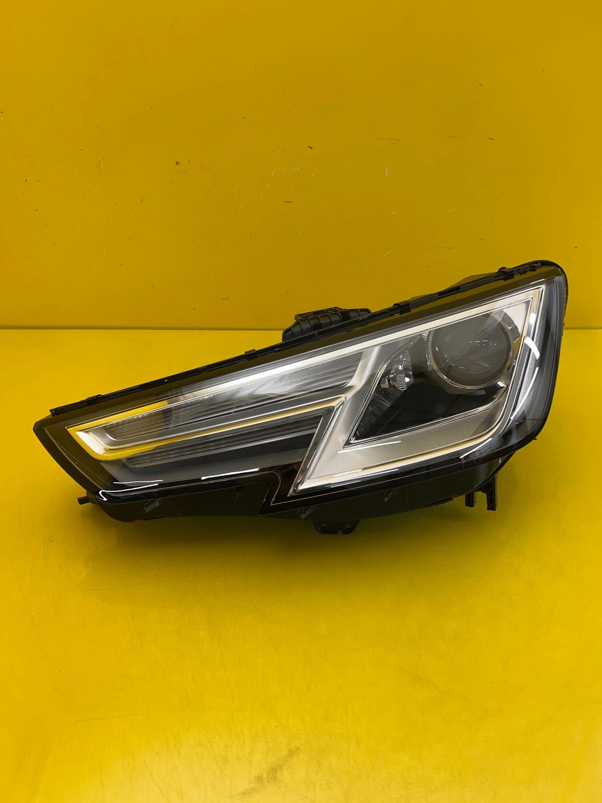 Far stânga LED Xenon OEM 30662