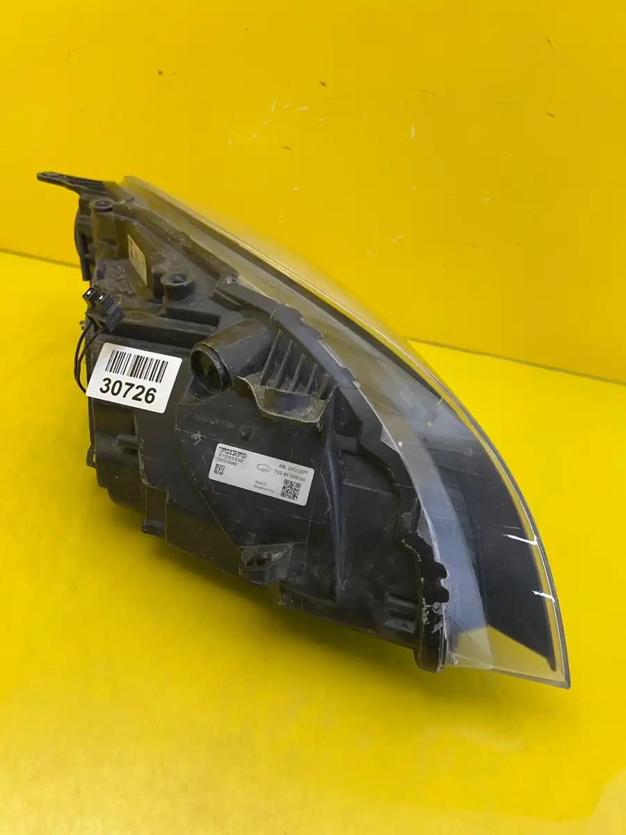 Far Stanga Volvo V40 12 Xenon