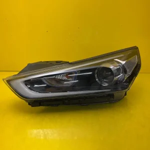 Far Hyundai Ioniq Xenon