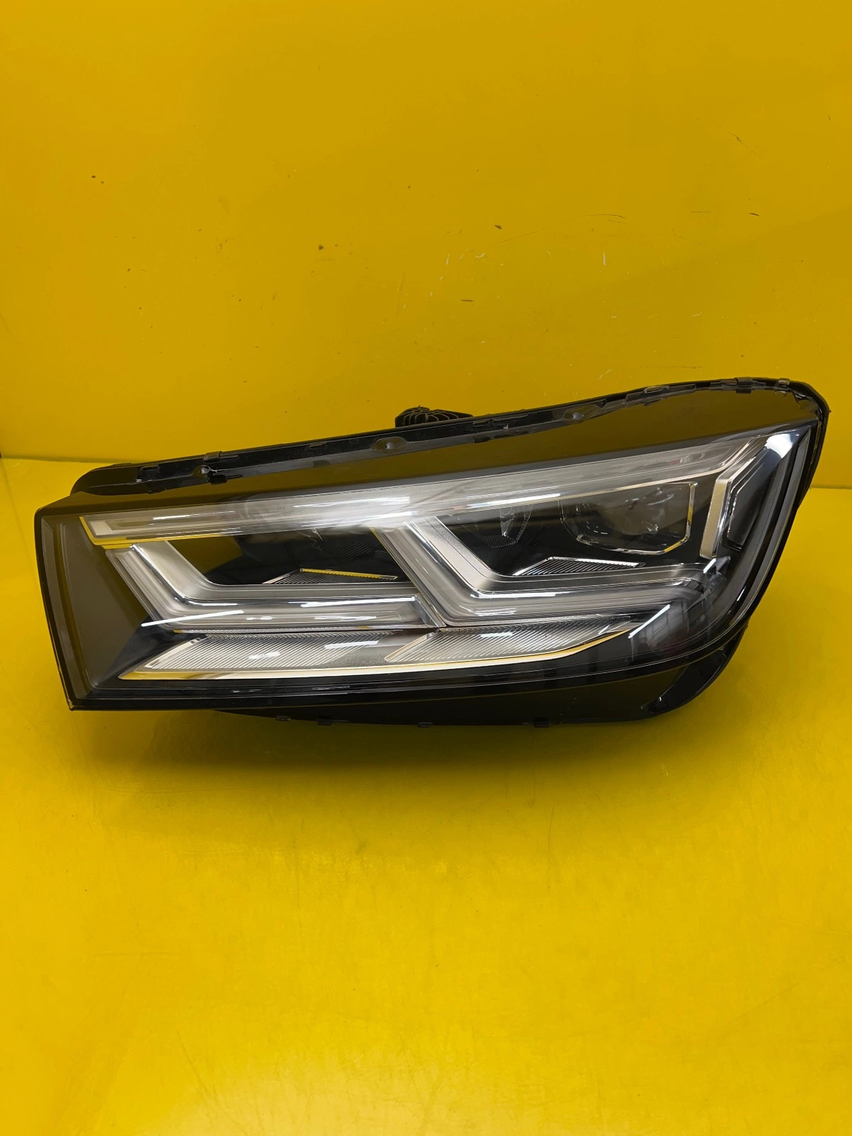 Far Audi Q5 80A 17- Full LED