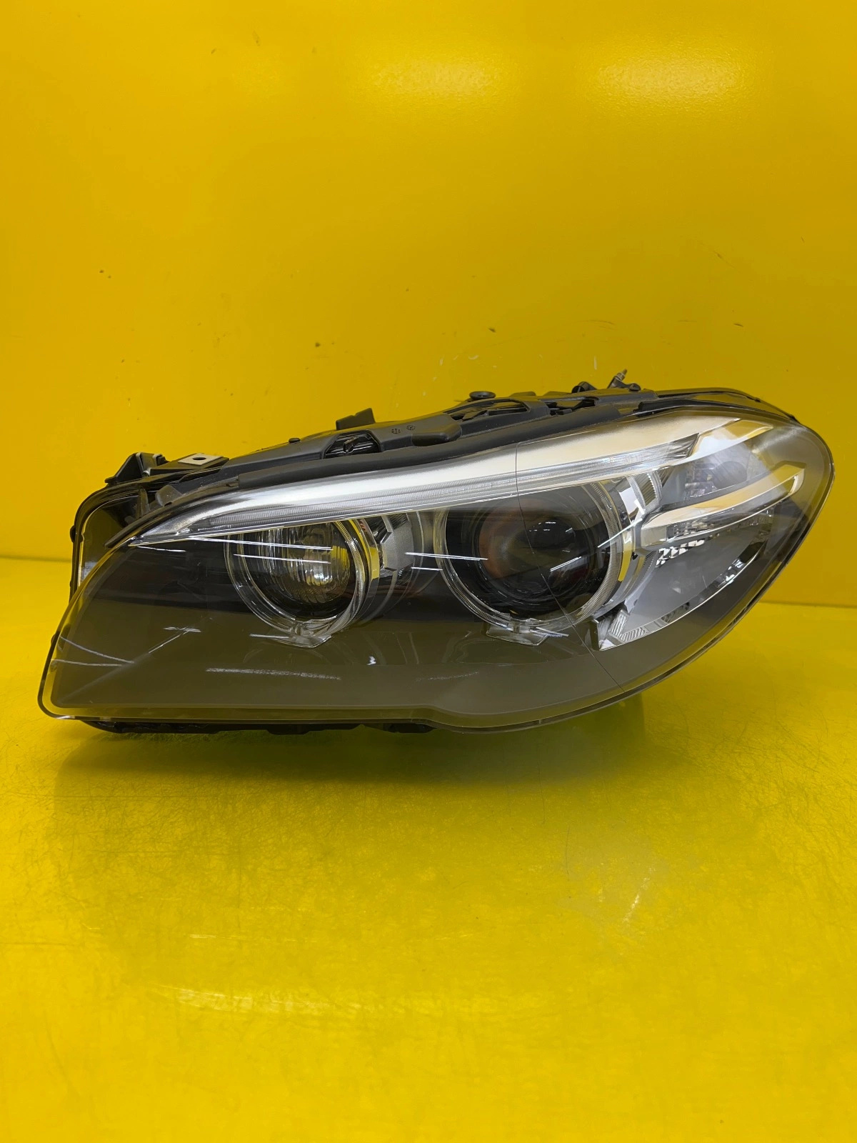 Far stânga Xenon BMW Seria 5 F10 OEM 7203251-18