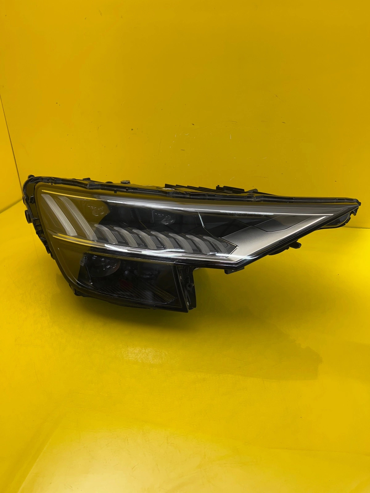 Far dreapta Full LED OEM 30843