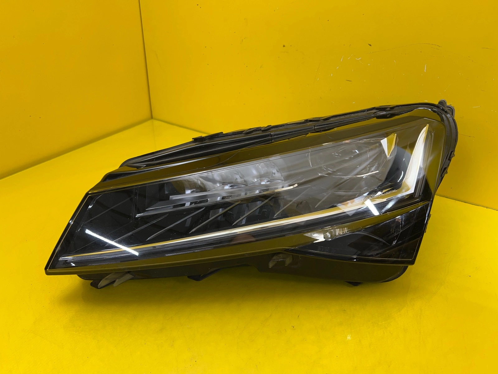 Far Skoda Superb 3v1 III Full LED