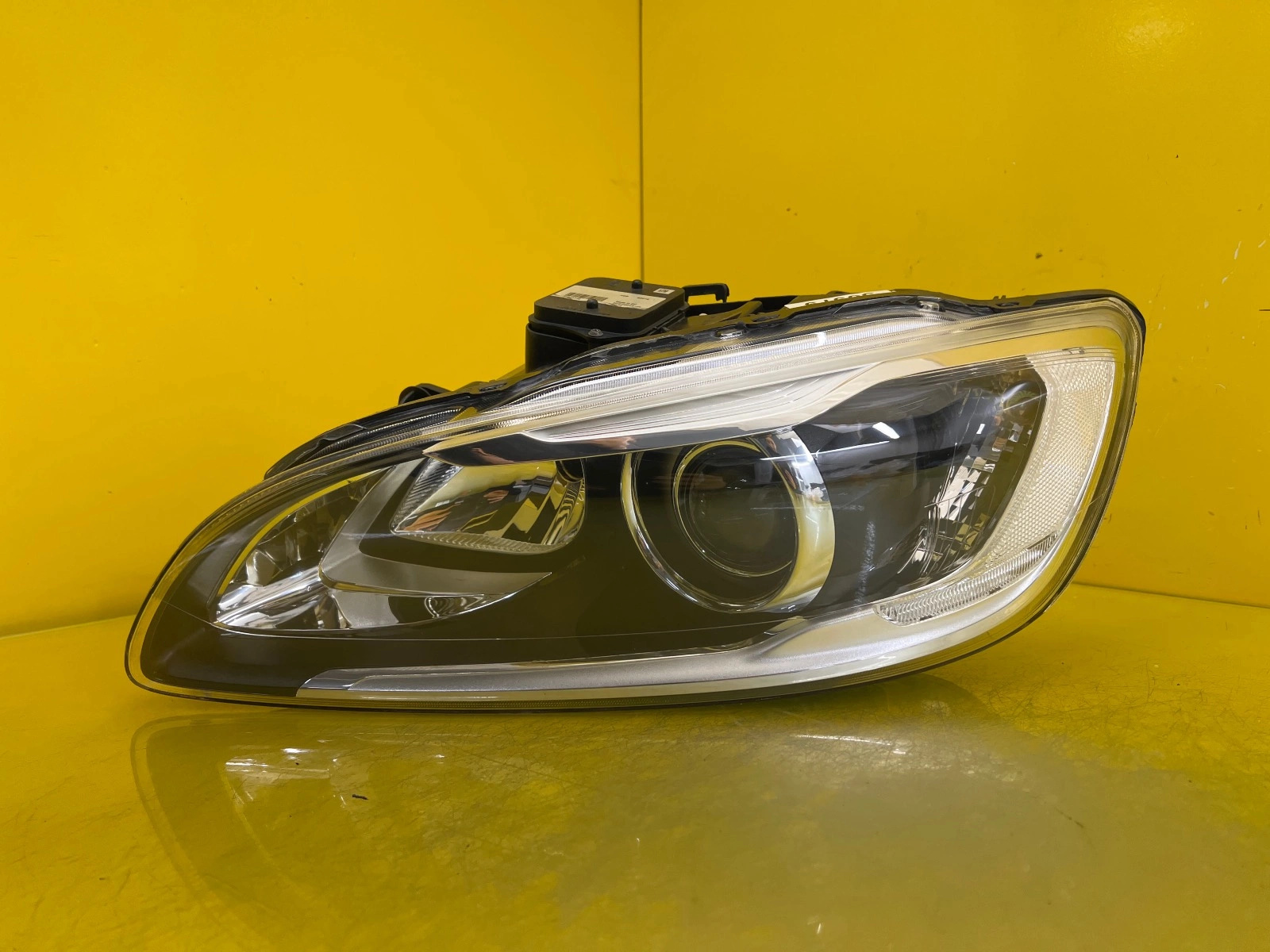 Far stânga Bi-Xenon Direcțional Facelift OEM 30979