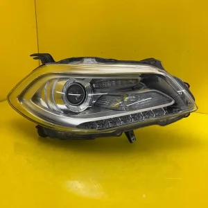 Far Dreapta Suzuki SX4 S-Cross Xenon