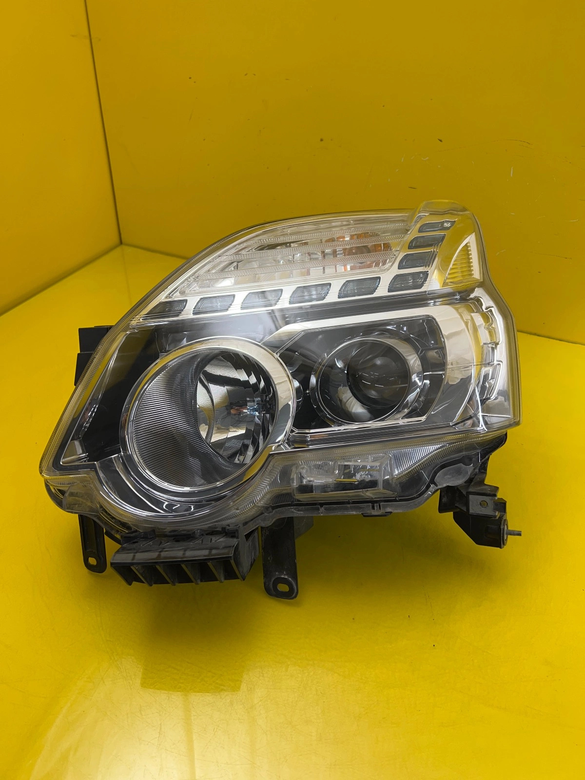 Far Stanga Nissan Przod Trail T31 Lift