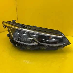 Far Dreapta VW Golf VIII 8 5h1 Full LED