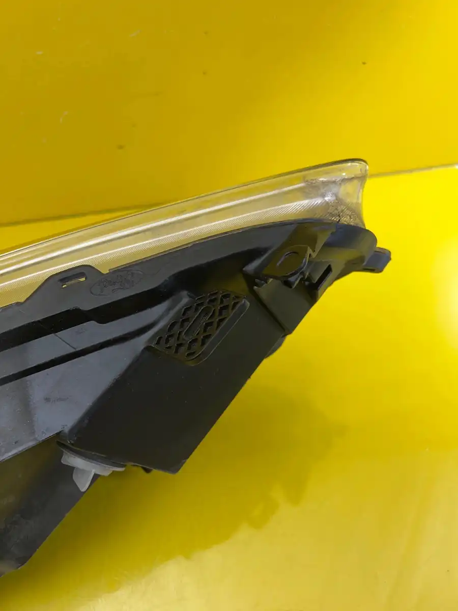 Far Stanga Ford Fiesta MK7 Lift