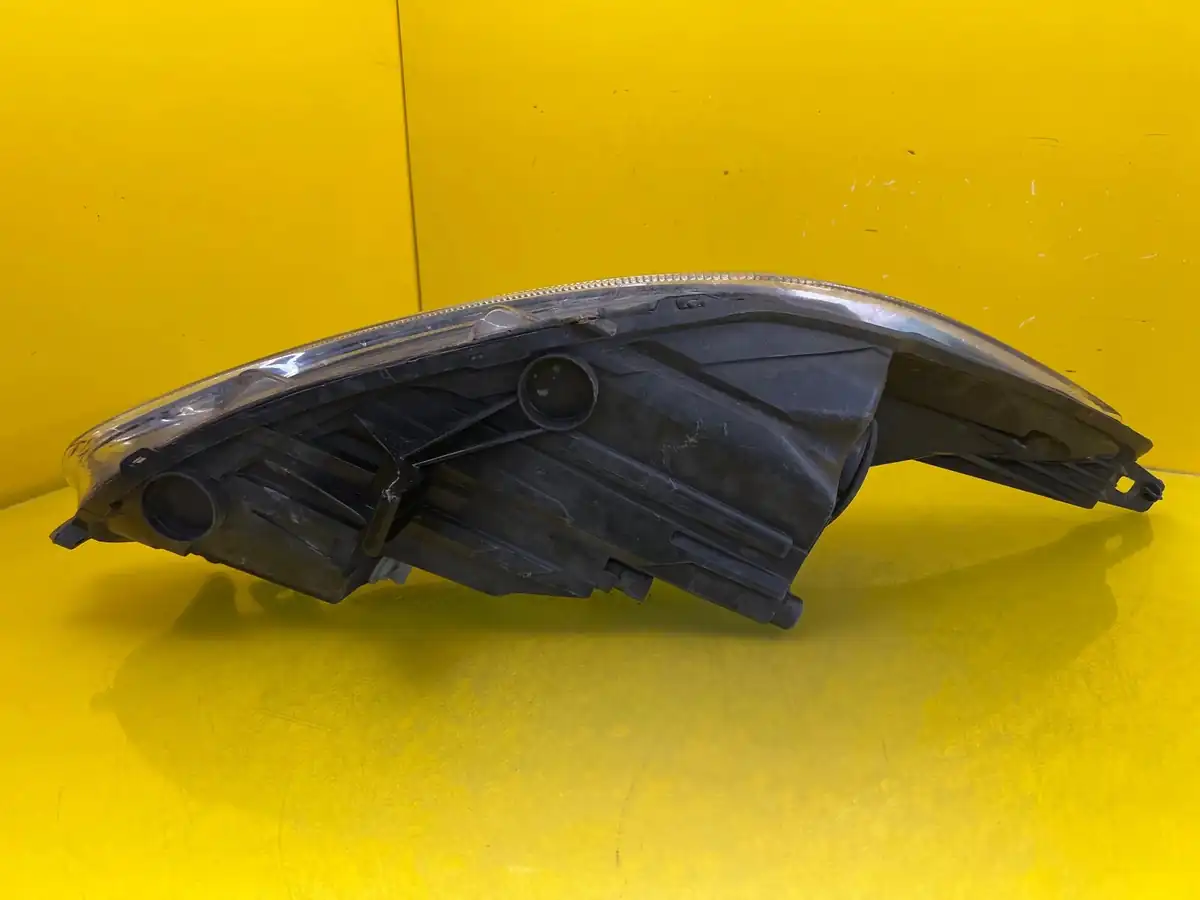 Far Stanga Ford Fiesta MK7 Lift