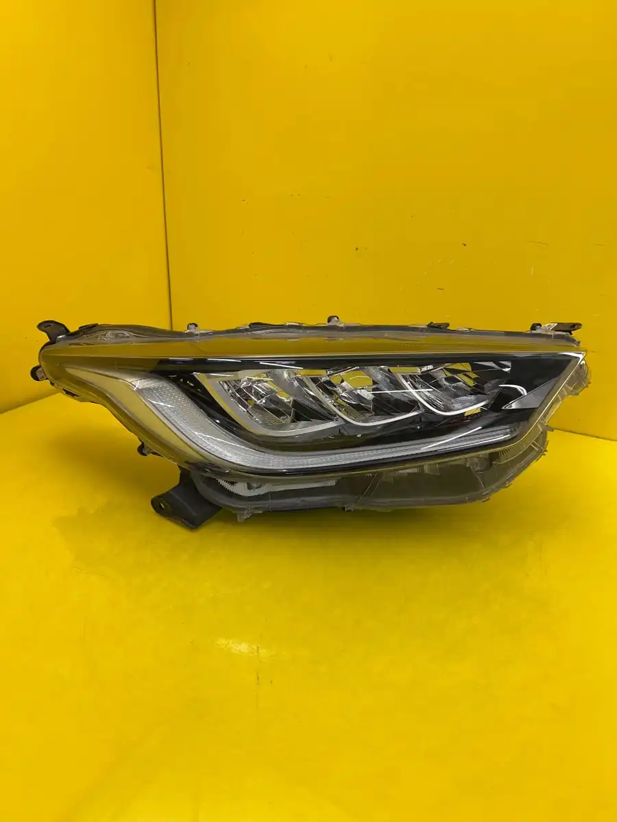 Far Dreapta Toyota Yaris IV 4 Full LED