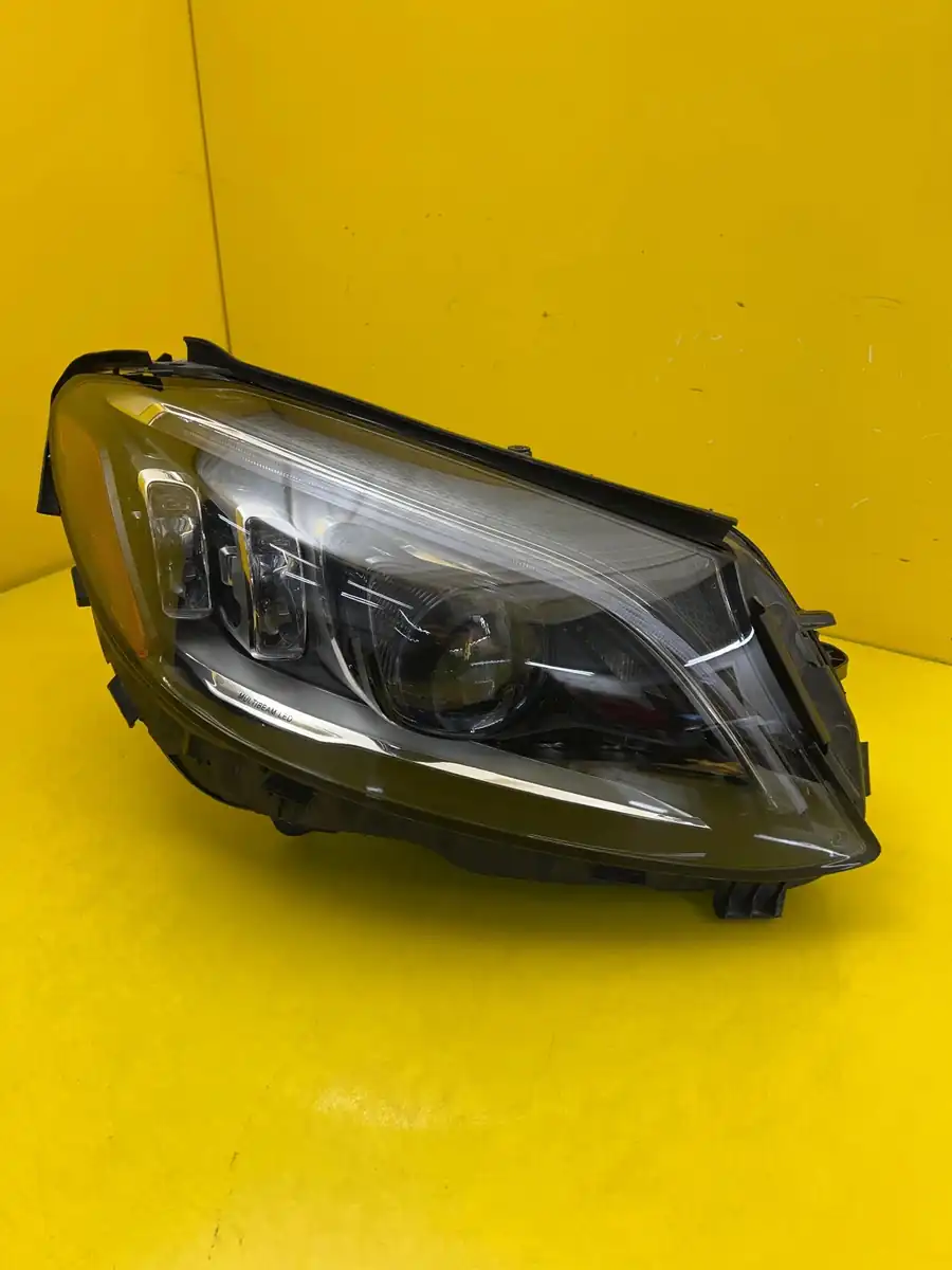 Far Dreapta Mercedes C-Class W205 Lift Multibeam LED