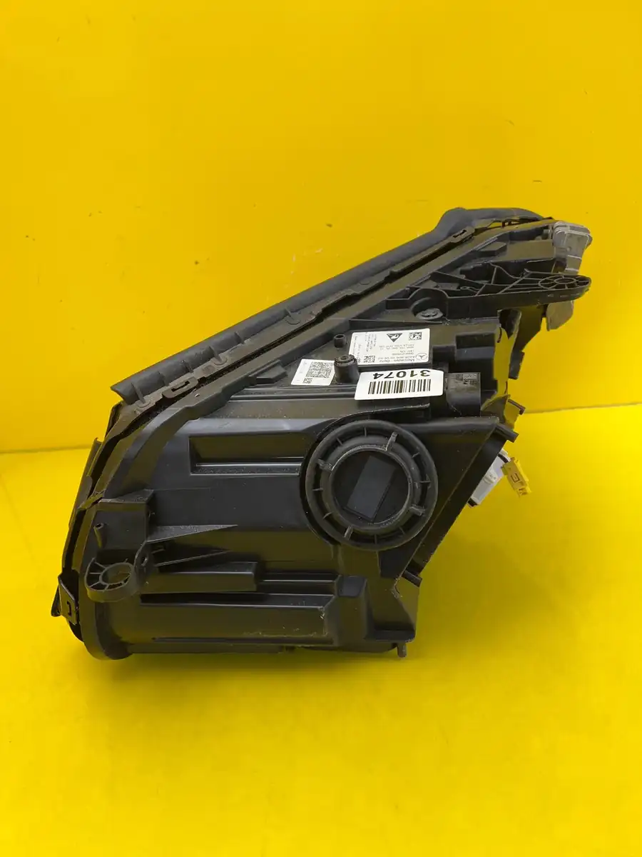 Far Dreapta Mercedes C-Class W205 Lift Multibeam LED