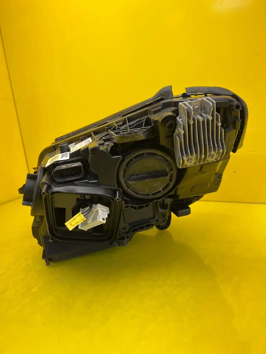 Far Dreapta Mercedes C-Class W205 Lift Multibeam LED