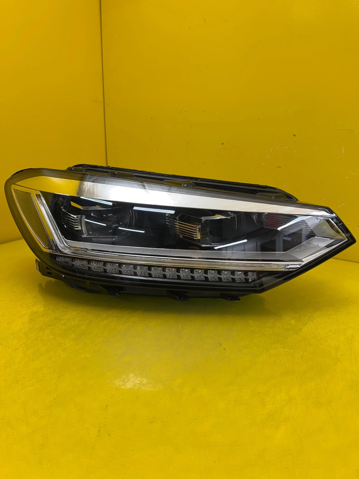 Far dreapta Full LED OEM 31090