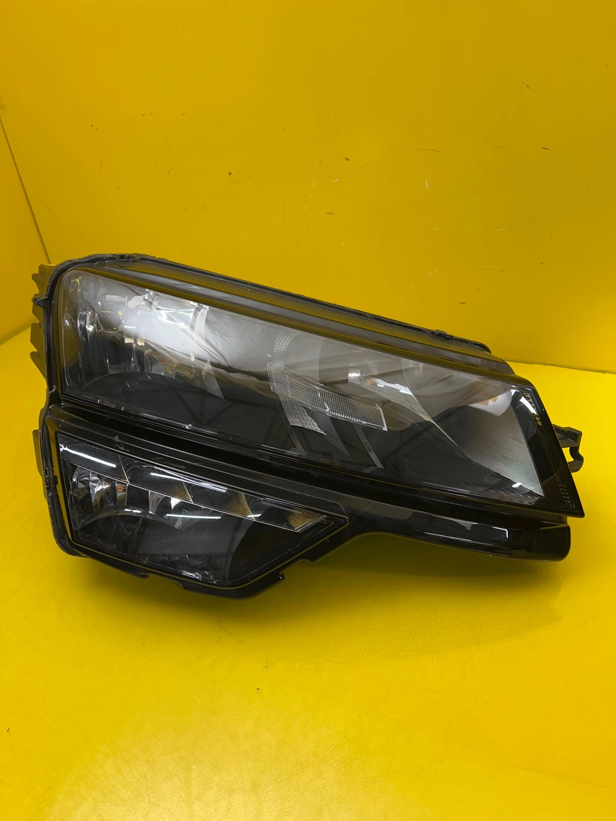 Far Dreapta Skoda Karoq 57B 57Ba LED
