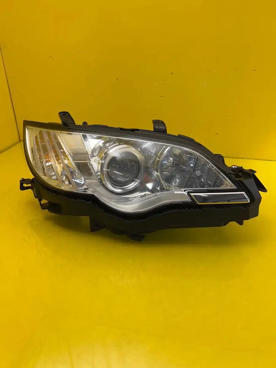 Far Dreapta Subaru Legacy Outback IV Lift Xenon