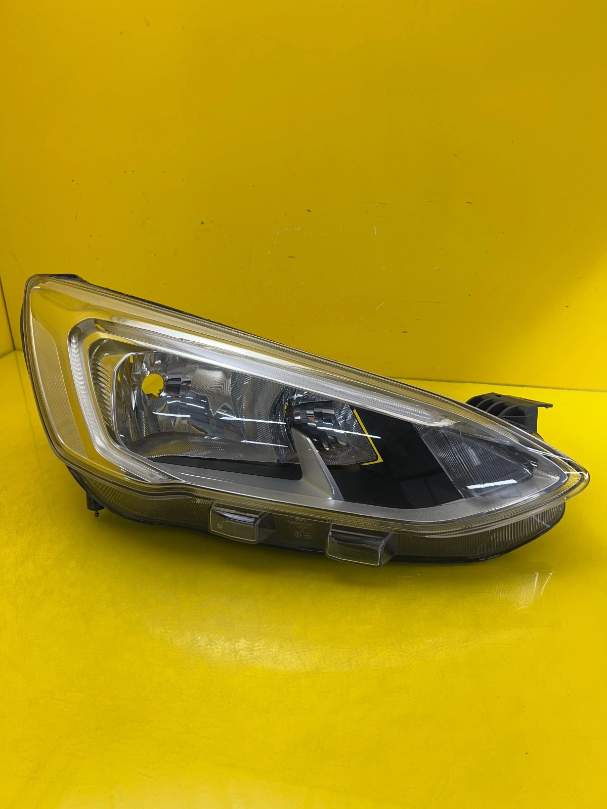 Far Dreapta Ford Focus MK4 LED