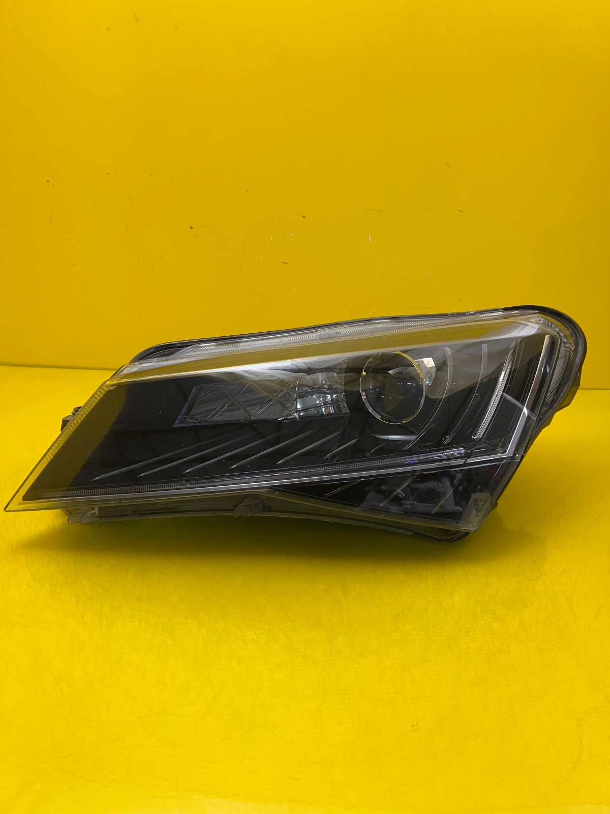 Far stânga LED Bi-Xenon OEM 31304