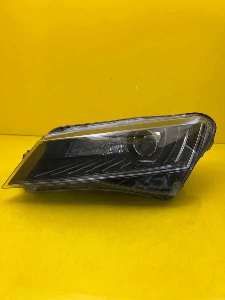 Far Skoda Superb III Bixenon