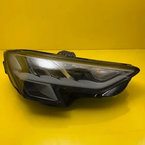 Far Dreapta Audi A3 8Y Full LED