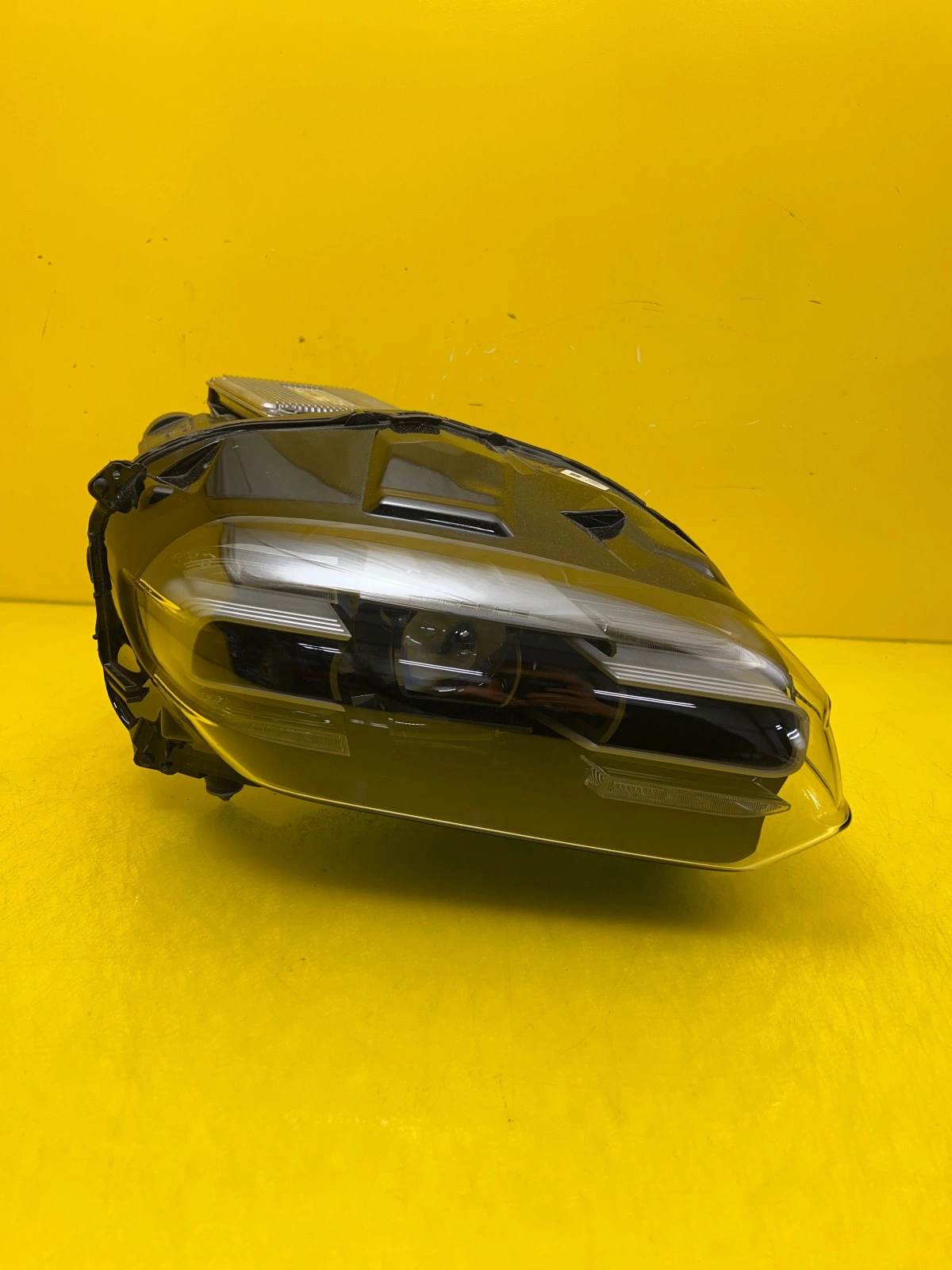 Far Dreapta Porsche Taycan Matrix Full LED