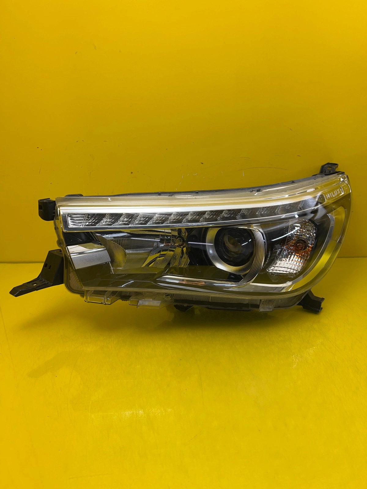 Far Toyota Hilux VIII Full LED