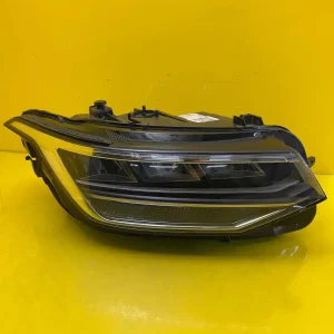 Far Dreapta VW Tiguan Allspace 5NB Full LED