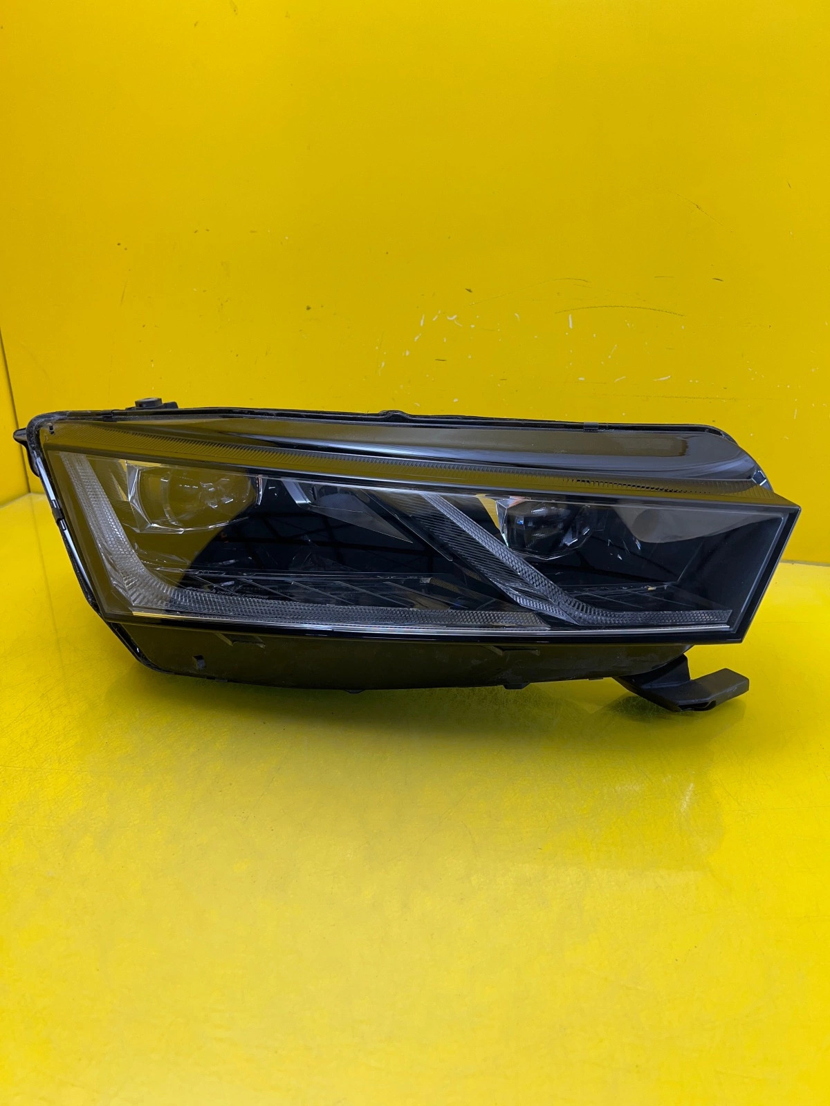 Far Dreapta Skoda Octavia IV 5E4 Full LED