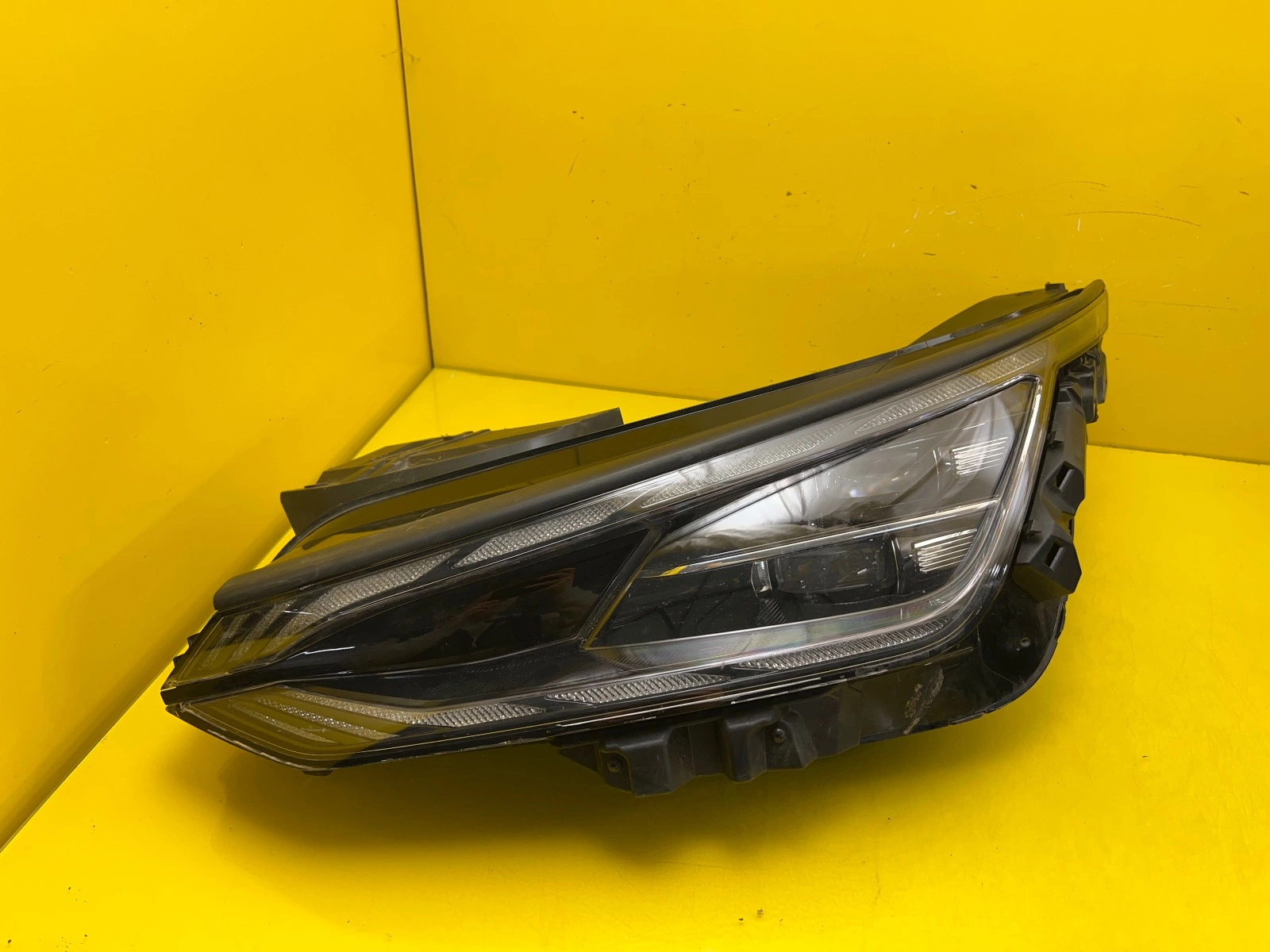 Far Kia EV6 21- Full LED