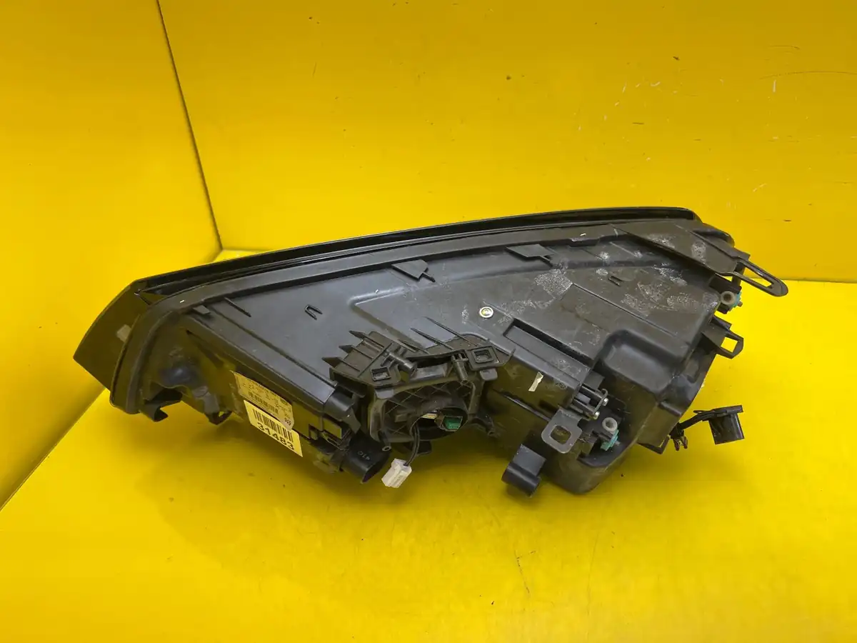 Far Dreapta VW Touareg II 2 7p1 Xenon
