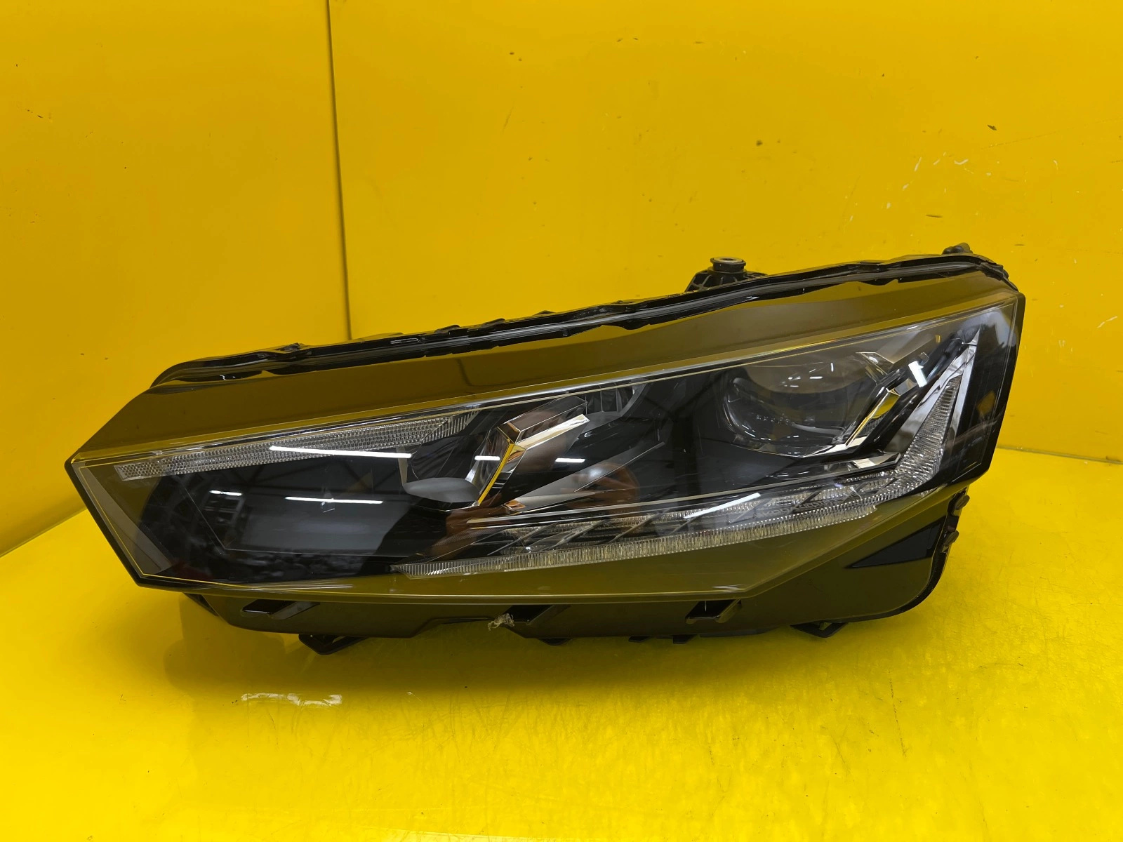 Far stânga Full LED Facelift OEM 31535