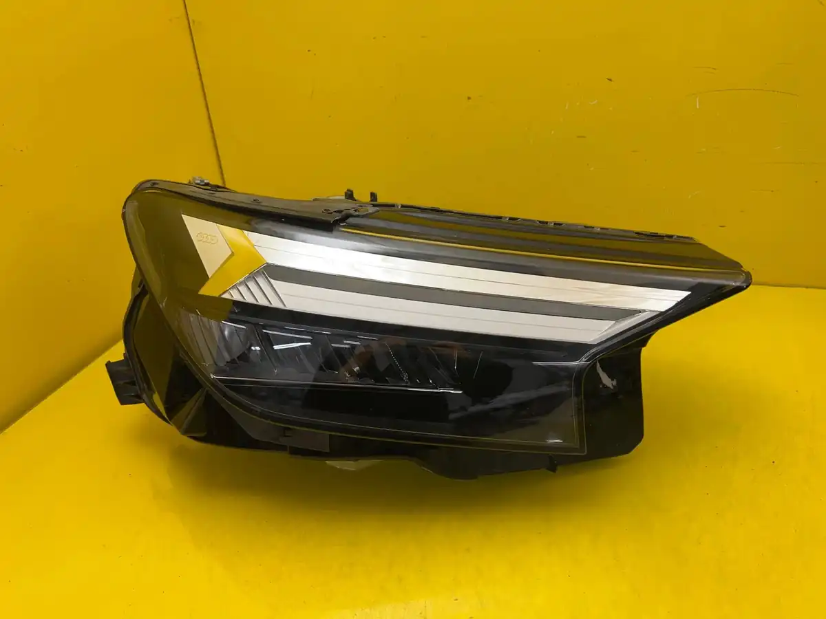 Far Dreapta Audi Q4 E-Tron Full LED
