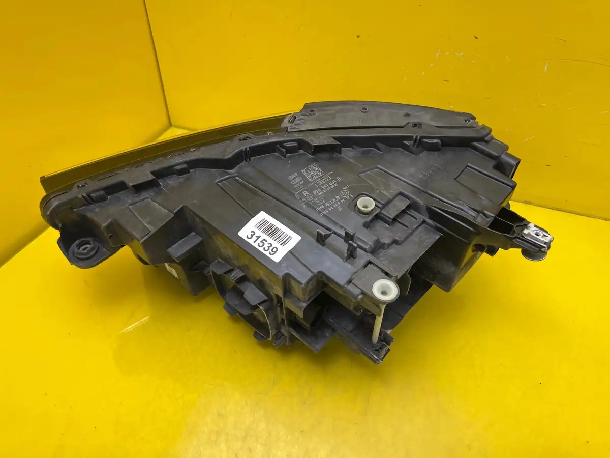Far Dreapta Audi Q4 E-Tron Full LED