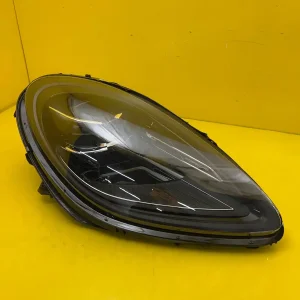 Far Dreapta Porsche Macan 95B Xenon