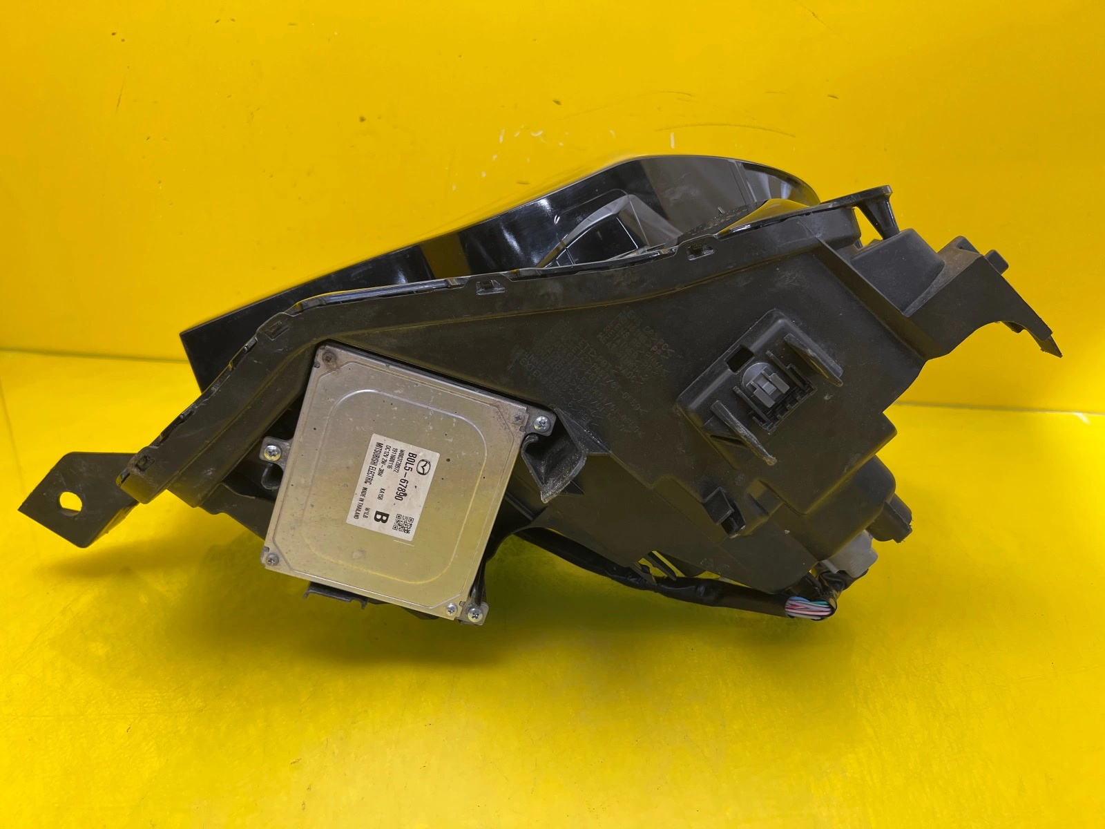 Far stânga Full LED OEM DN4L-51040 - Image 4