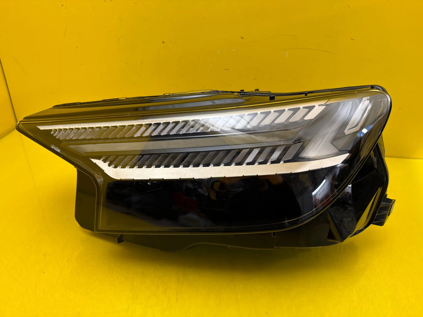 Far stânga Full LED OEM 31694