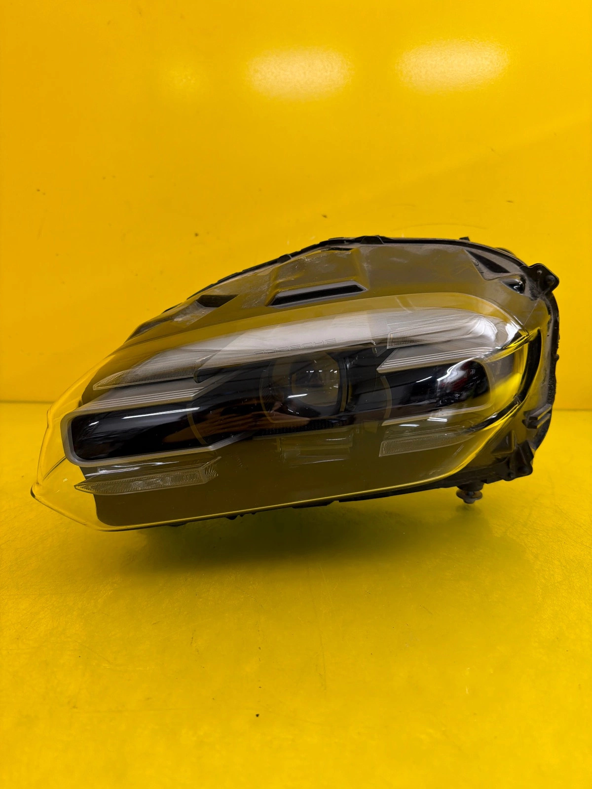 Far Porsche Taycan Matrix Full LED