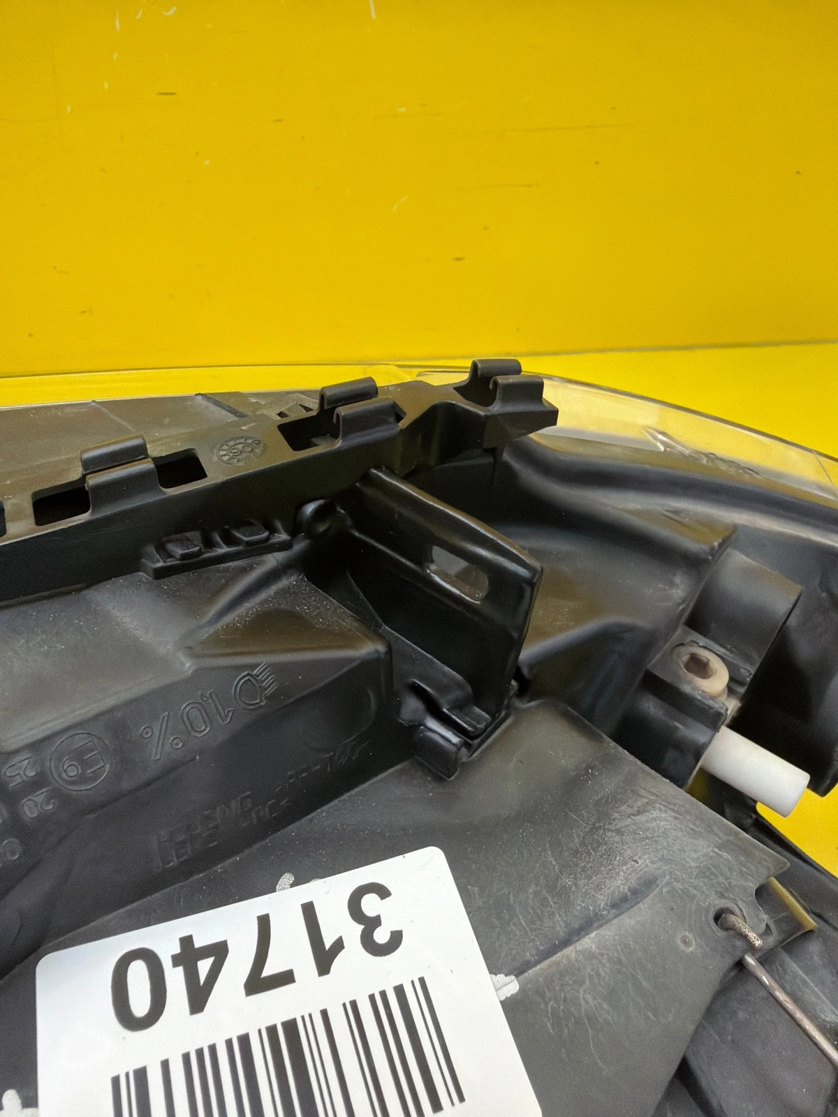 Far dreapta Xenon BMW Seria 1 E82 2007-2011 OEM 7180832-02 - Image 4