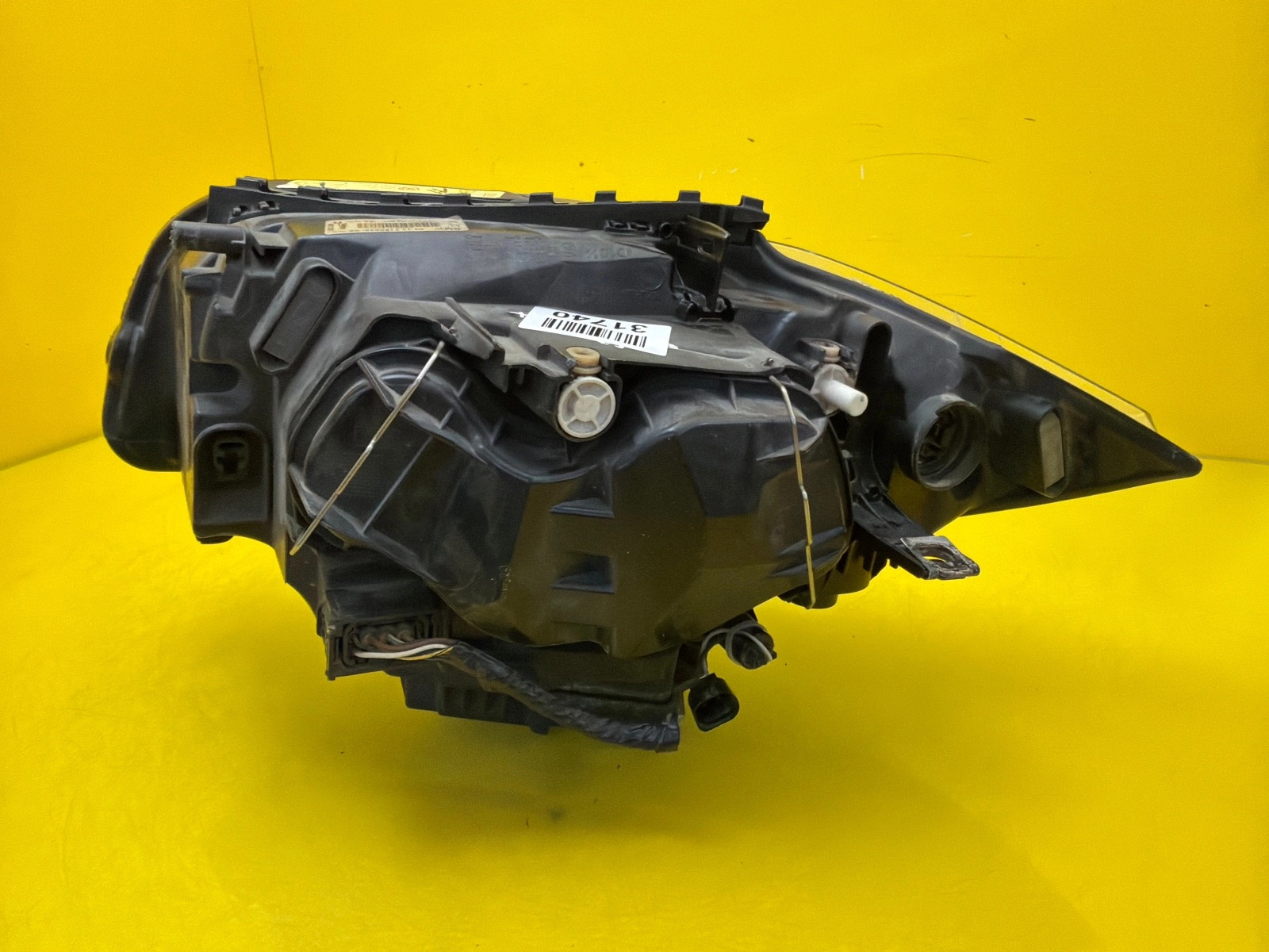 Far dreapta Xenon BMW Seria 1 E82 2007-2011 OEM 7180832-02 - Image 5
