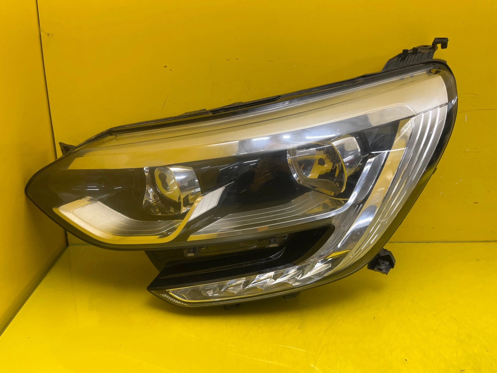 Far Renault Megane IV Full LED