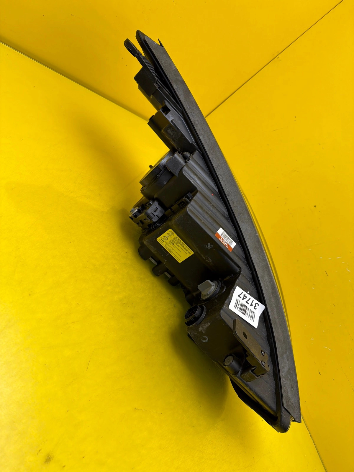 Far stânga LED Xenon OEM 31747 - Image 4