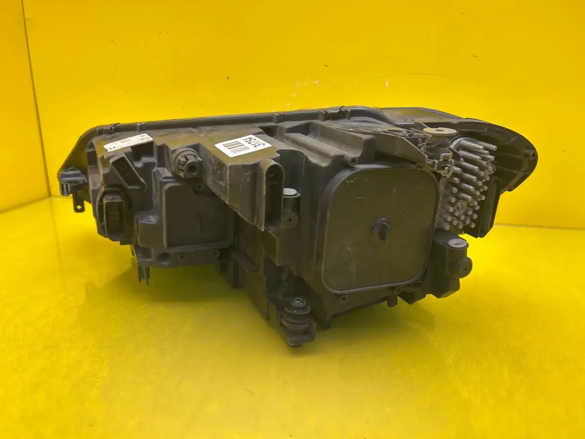 Far Dreapta VW Touran III 5TB Full LED
