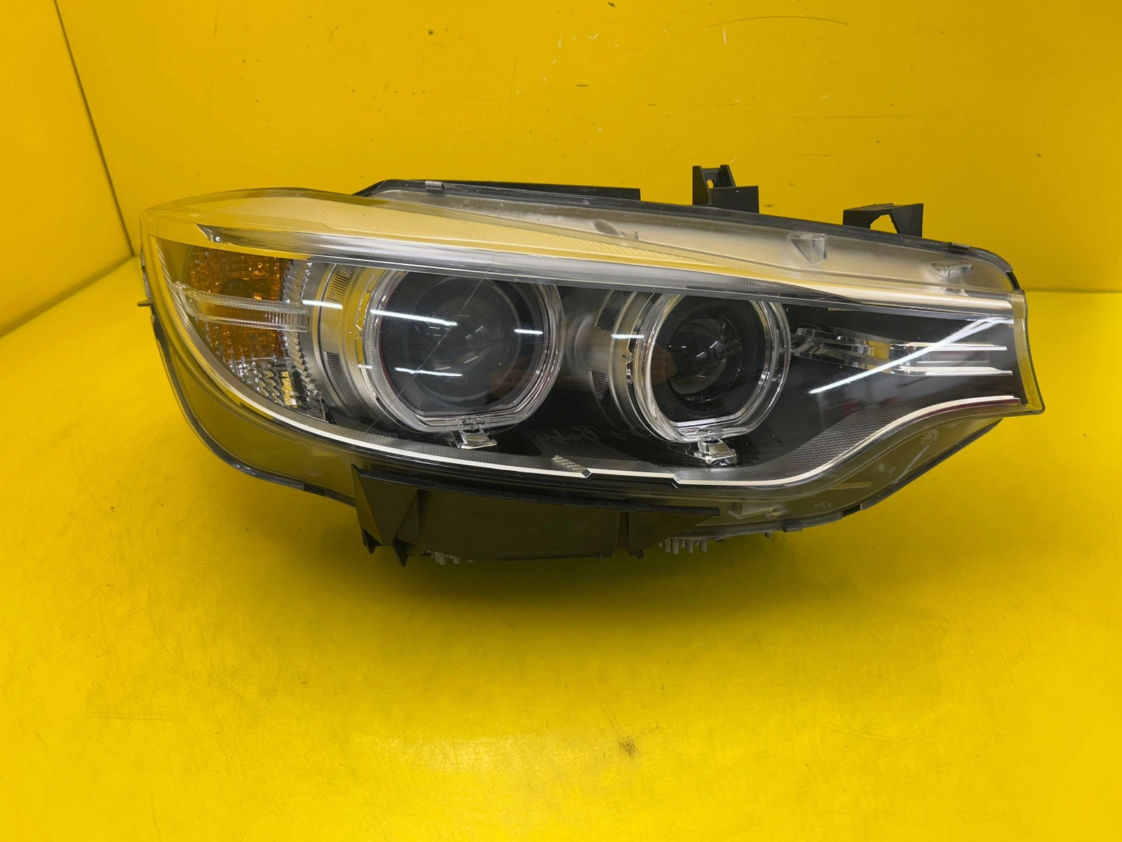 Far Dreapta BMW Seria 4 F32 Xenon