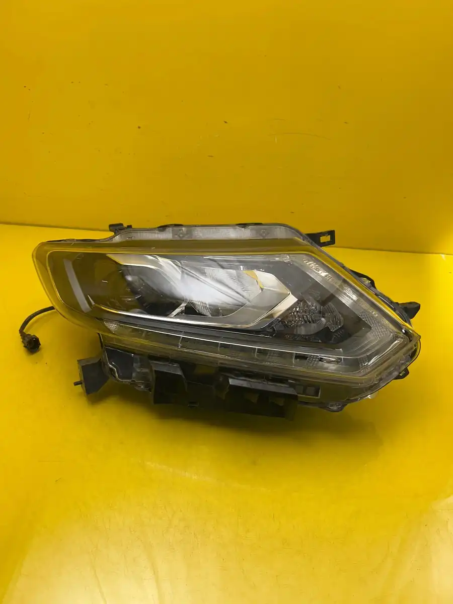 Far Dreapta Nissan X-trail X Trail T32 Full LED