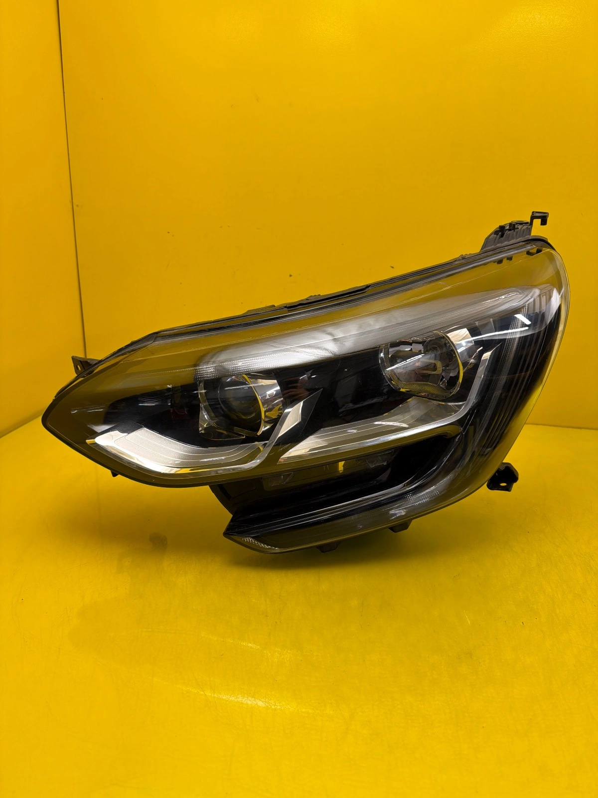 Far Renault Megane 4 IV 16- LED