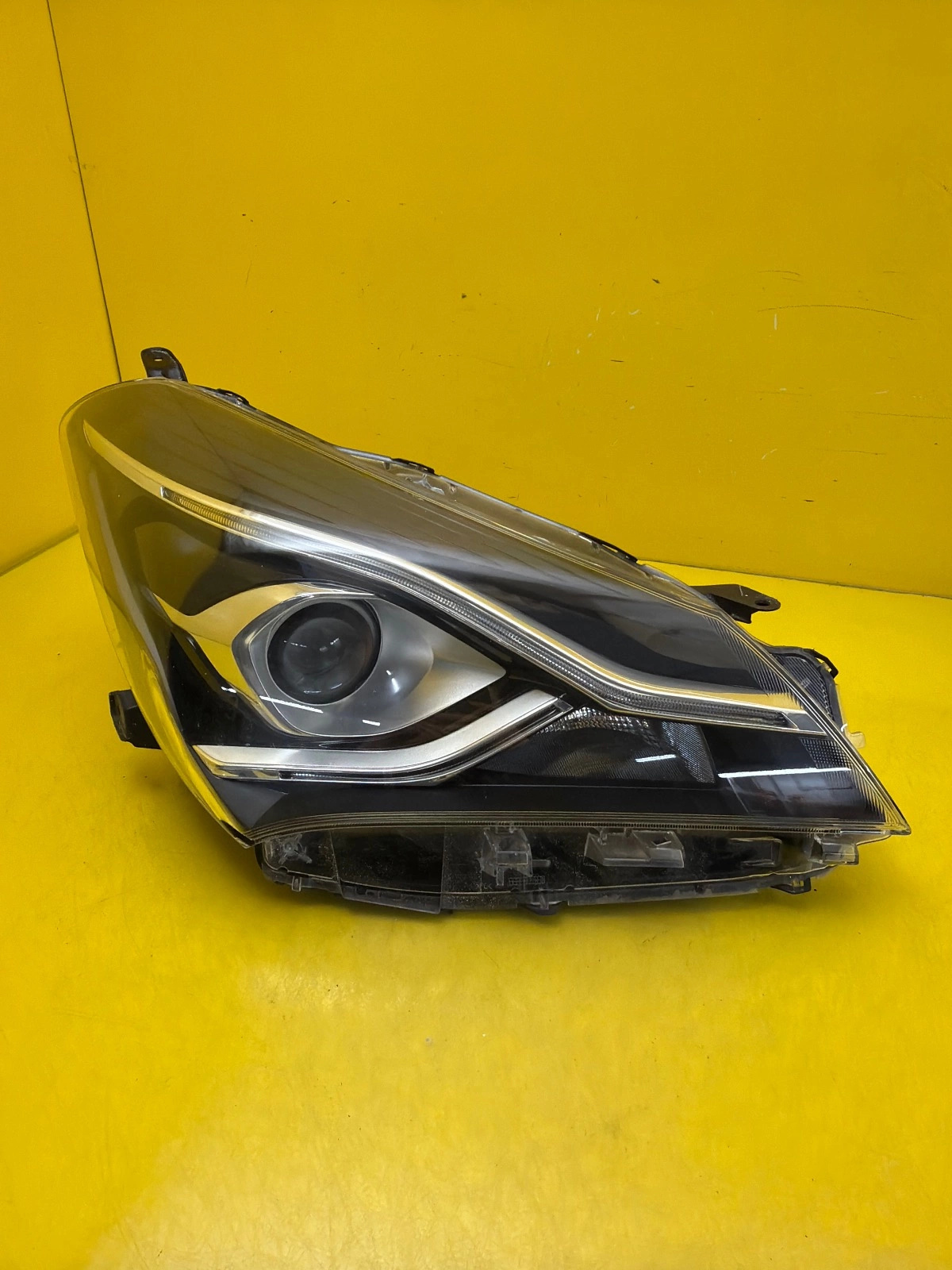 Far Dreapta Toyota Yaris III Lift 17 20 LED