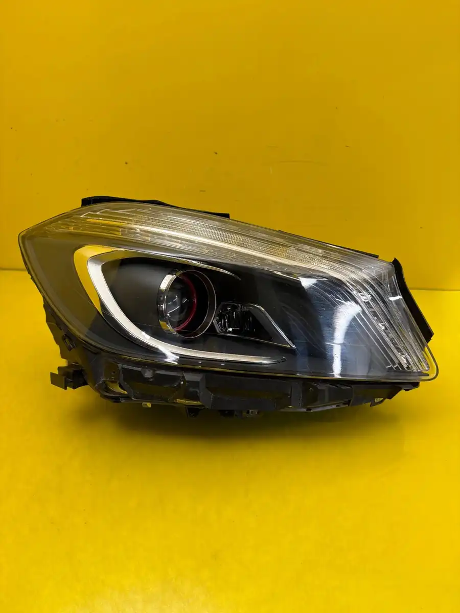 Far Dreapta Mercedes A-Class 176 W176 AMG Xenon