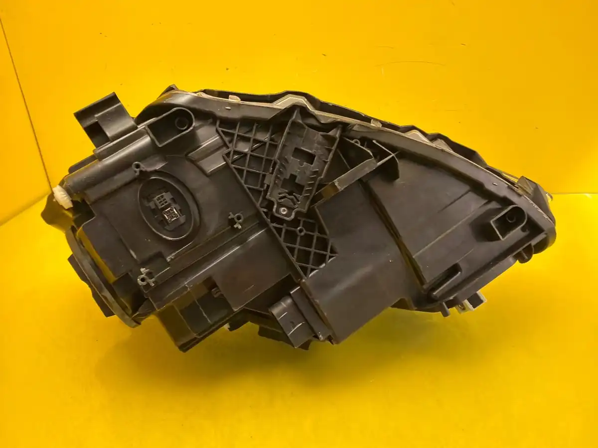 Far Dreapta Mercedes A-Class 176 W176 AMG Xenon