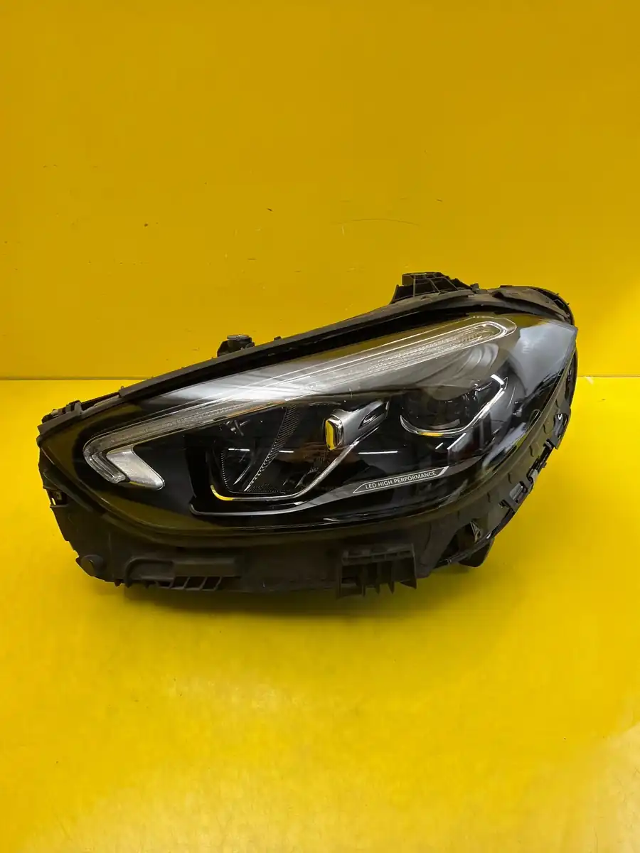 Far Mercedes C-Class W206 21- Full LED